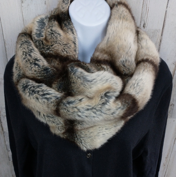 Simply Vera Wang cozy winter fur & sweater cowl neck circle scarf brown & tan